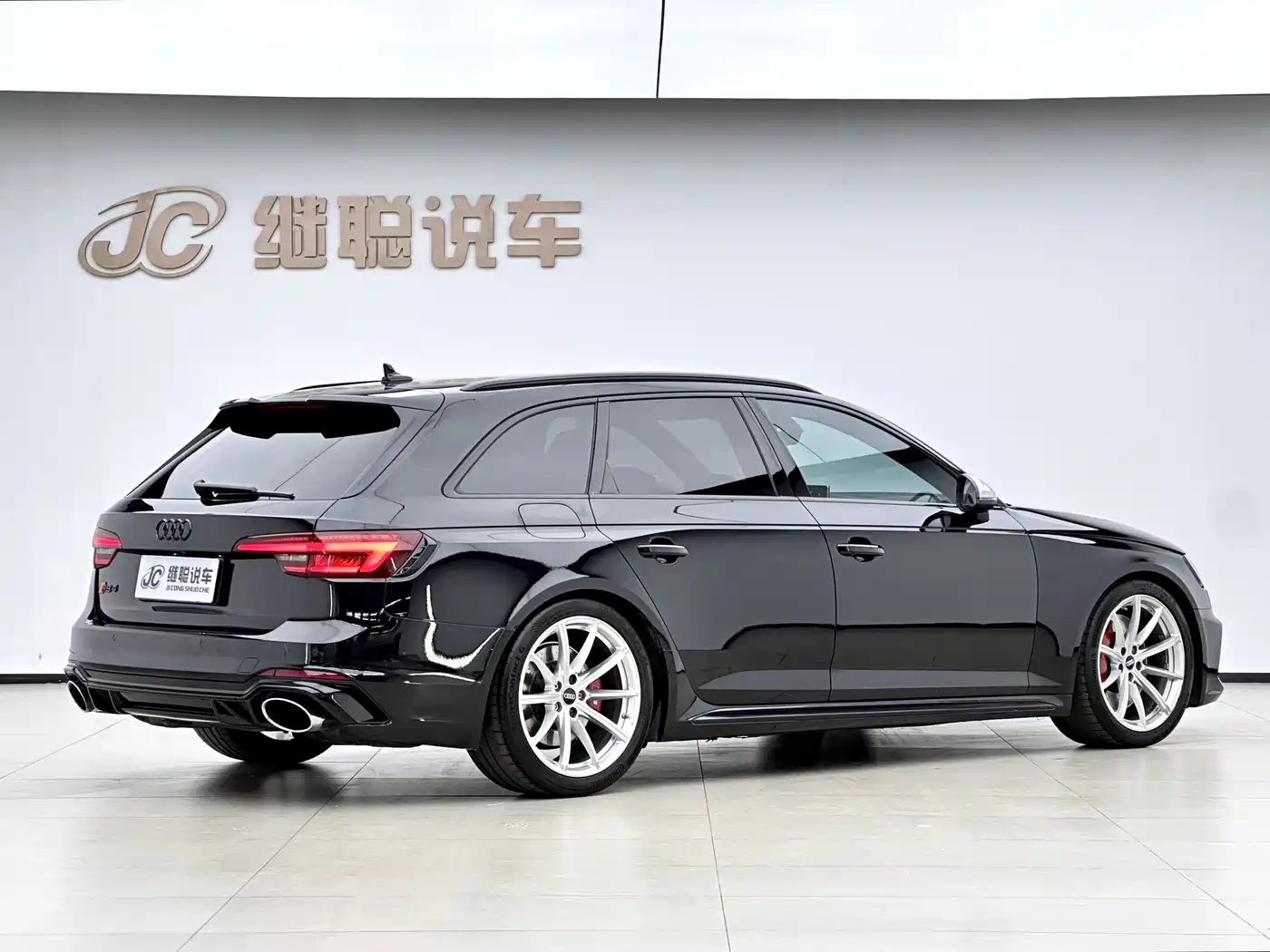 Audi RS 4 2019 RS 4 2.9T Avant фото 2