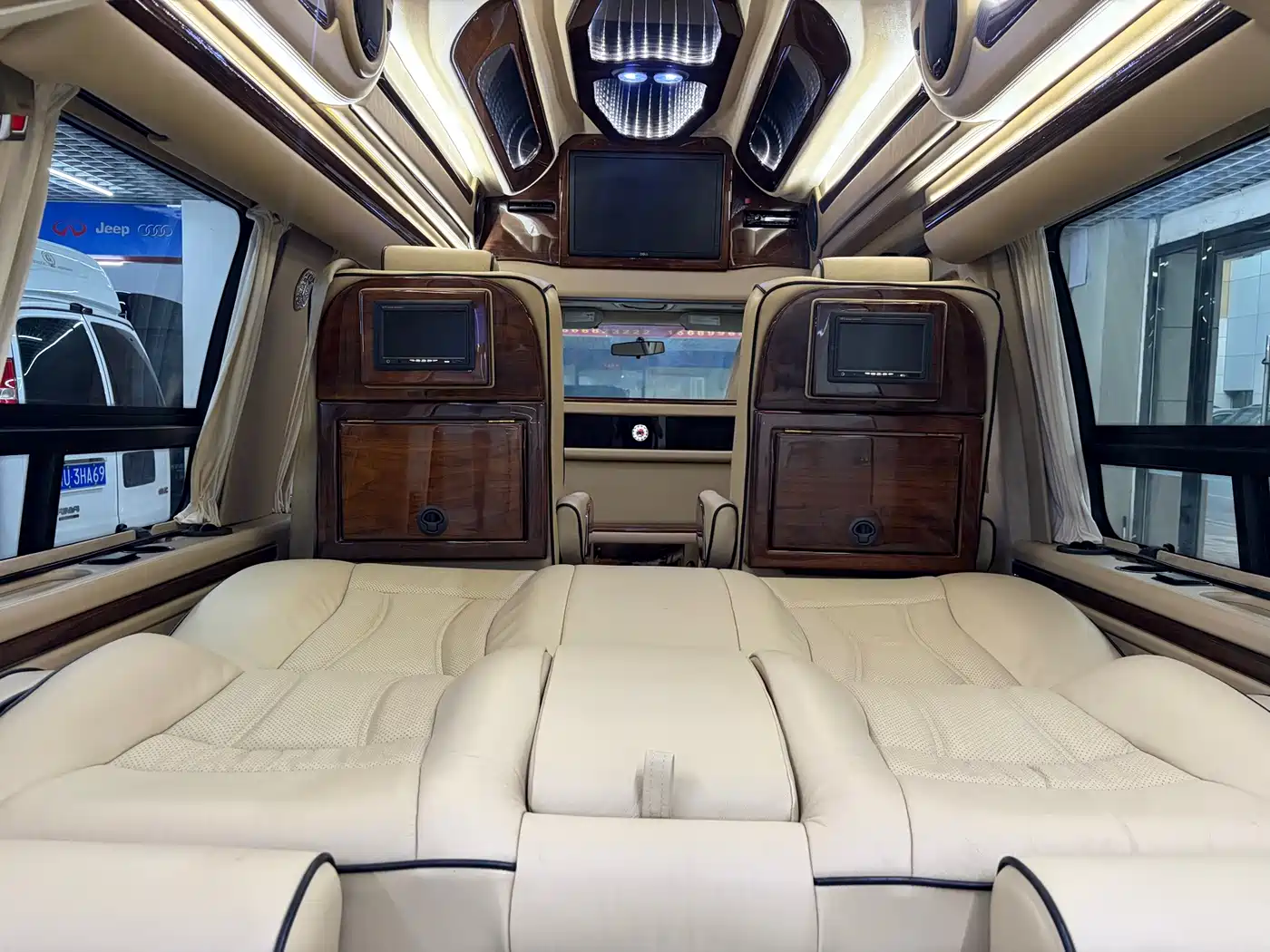 GMC Savana 2013 2013 5.3L AWD Presidential Class