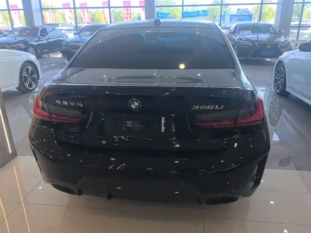 BMW 3 Series 2024 325Li M Sport Shadowline Package фото 6