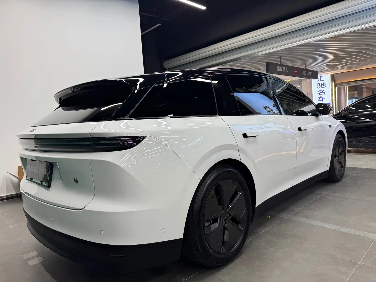 Photo 12 - Li Auto i6