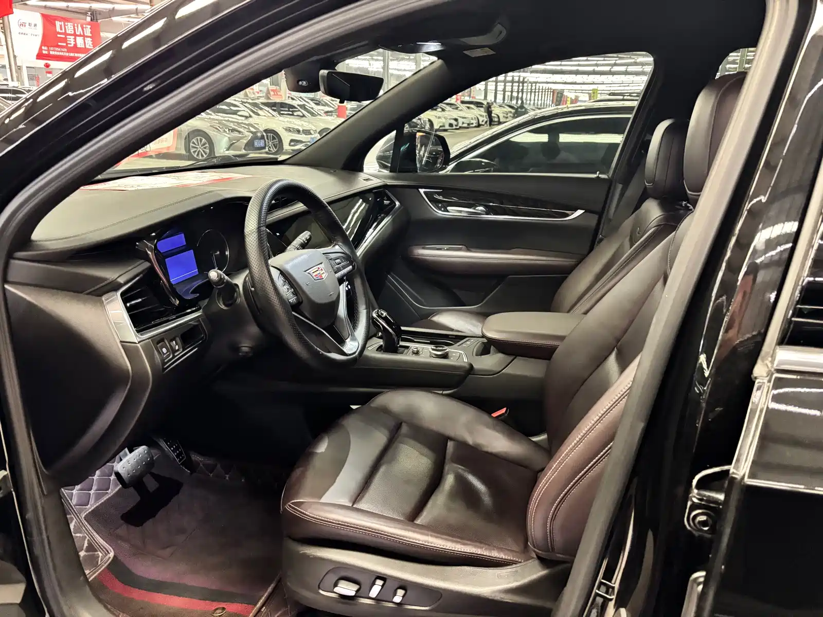 Photo 6 - Cadillac XT6