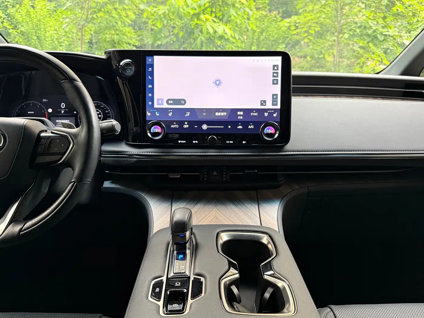 Lexus LM 2023 500h 6-Seater Prestige Edition фото 12