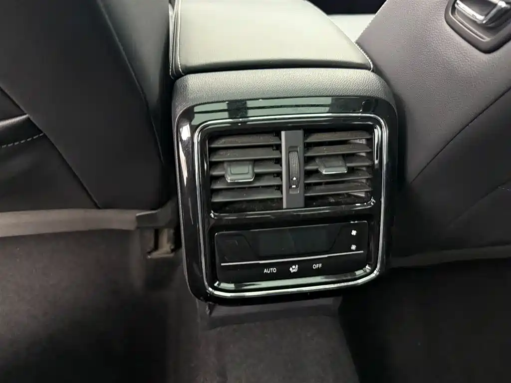 Volkswagen Passat 2022 330TSI Starlight Elite Edition фото 8