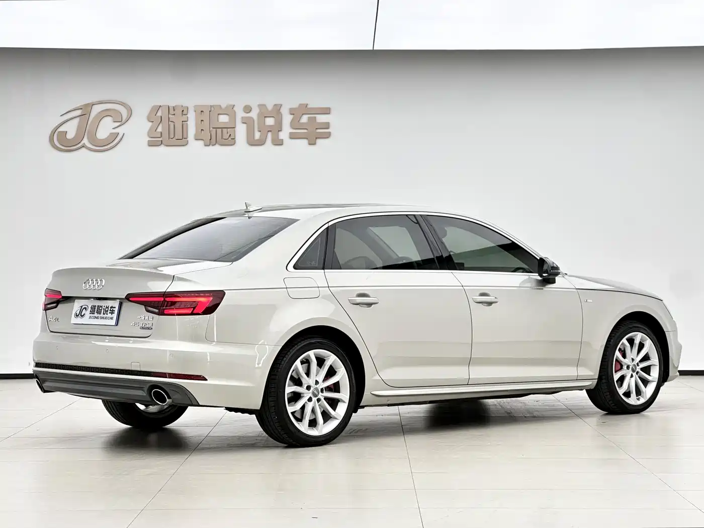 Audi A4L 2018 30th Anniversary 45 TFSI quattro Personality Sport фото 3