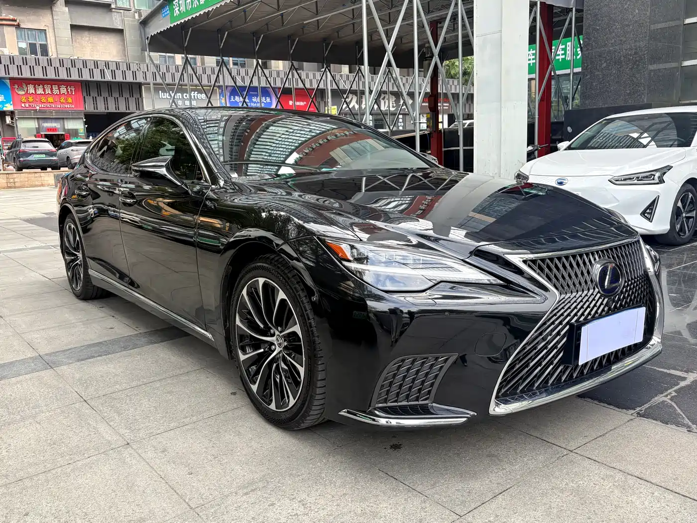 Lexus LS 2021 500h Executive Edition фото 3