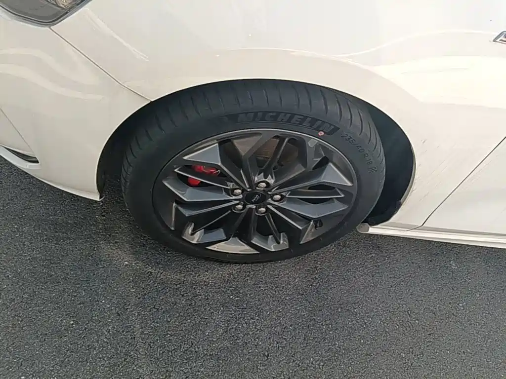 Фото 23 - Ford Focus