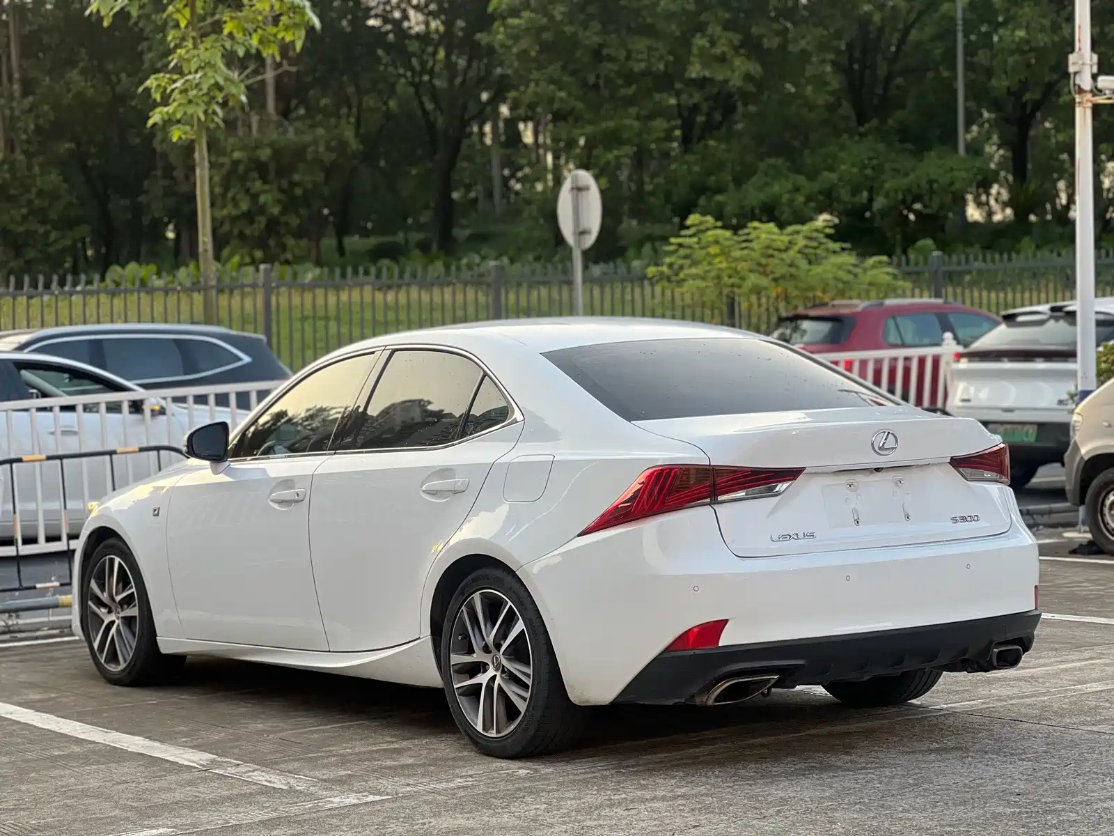 Photo 6 - Lexus IS