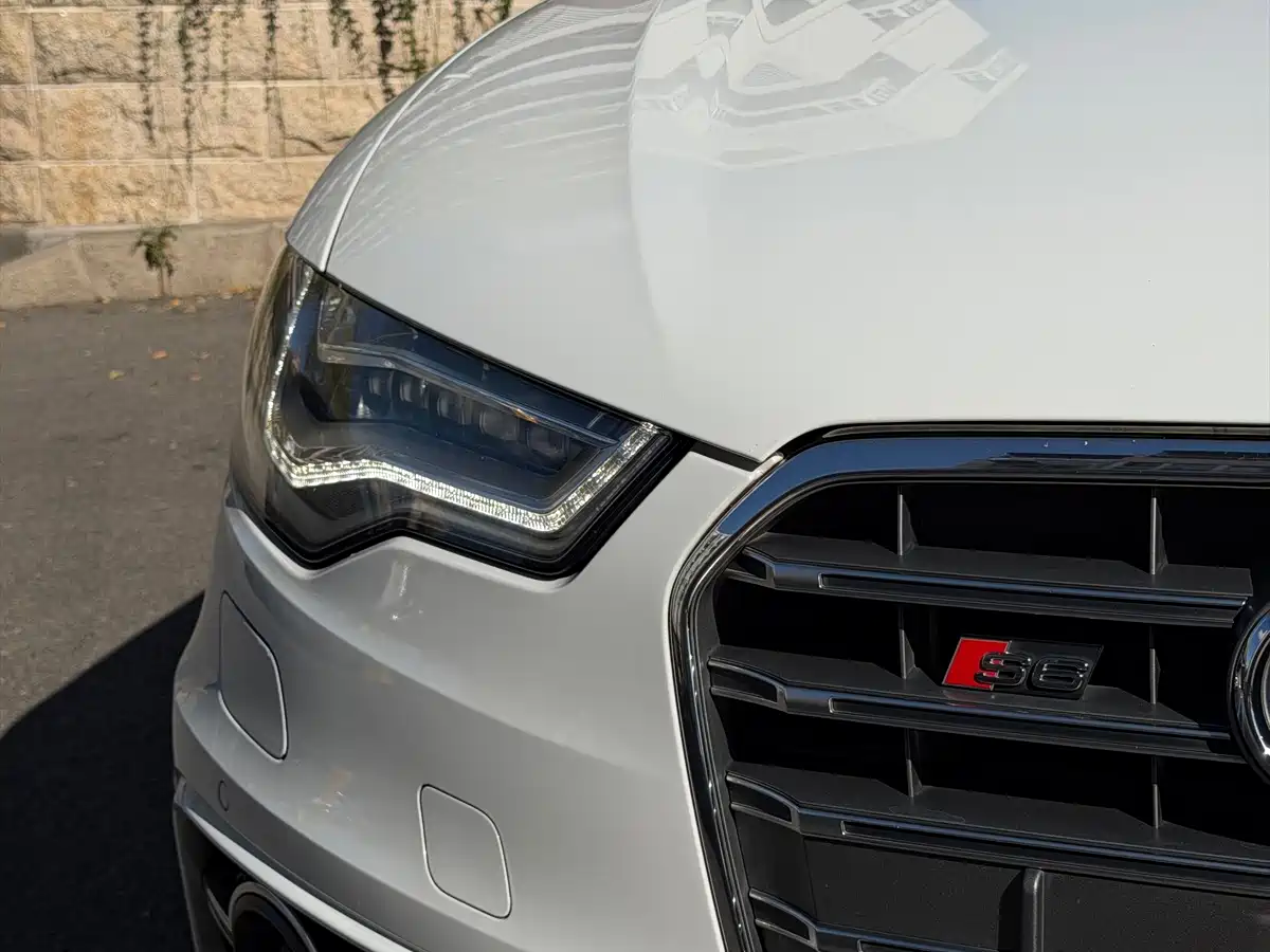 Photo 3 - Audi S6