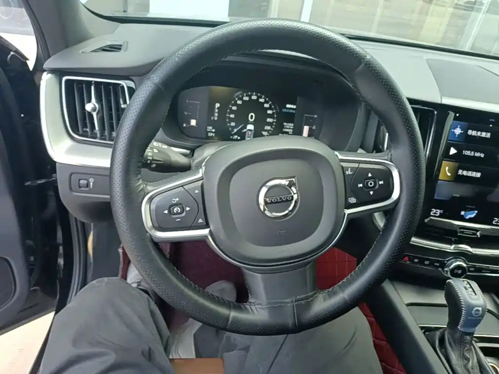 Фото 11 - Volvo XC60