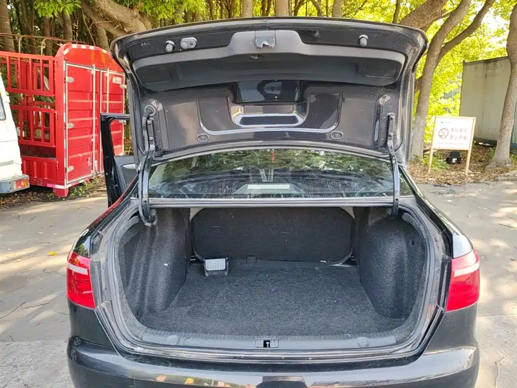 Volkswagen Lavida 2013 Facelift Classic 1.6L Automatic Trend фото 19