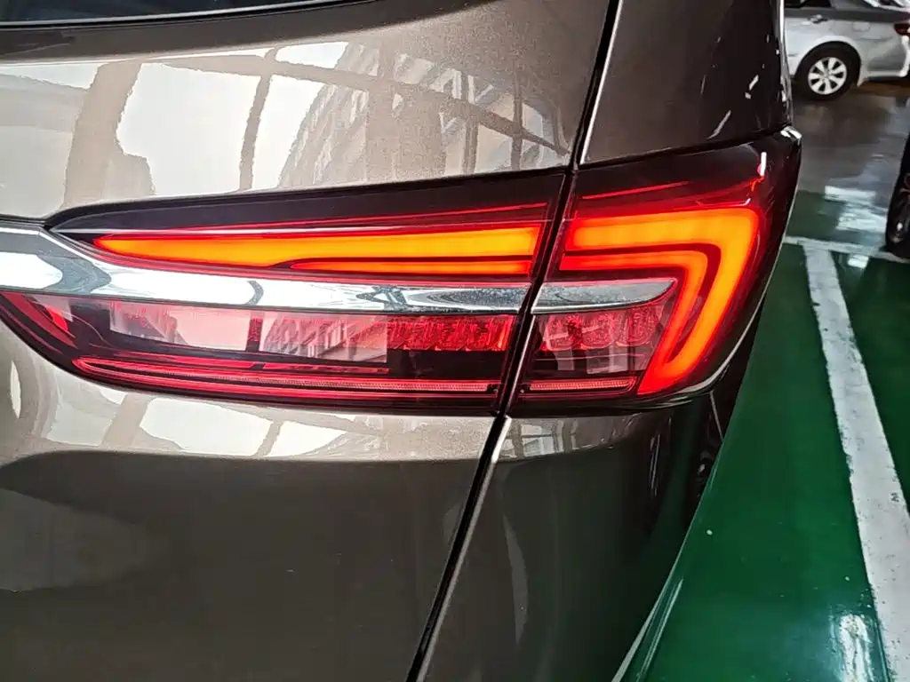 Фото 8 - Buick GL8