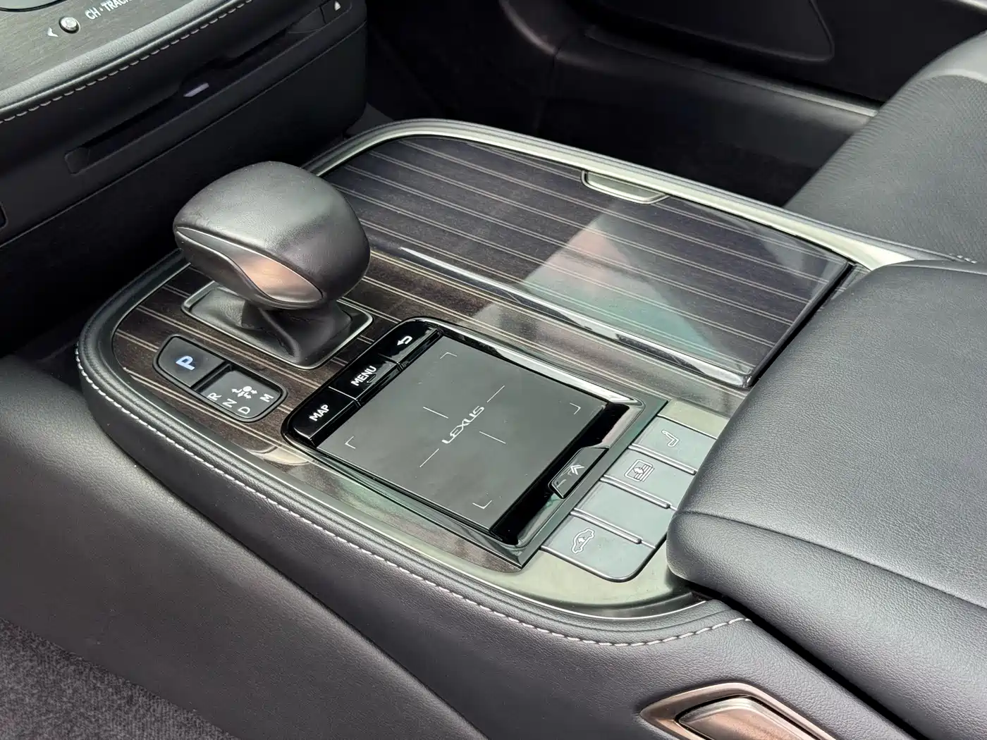 Фото 13 - Lexus LS