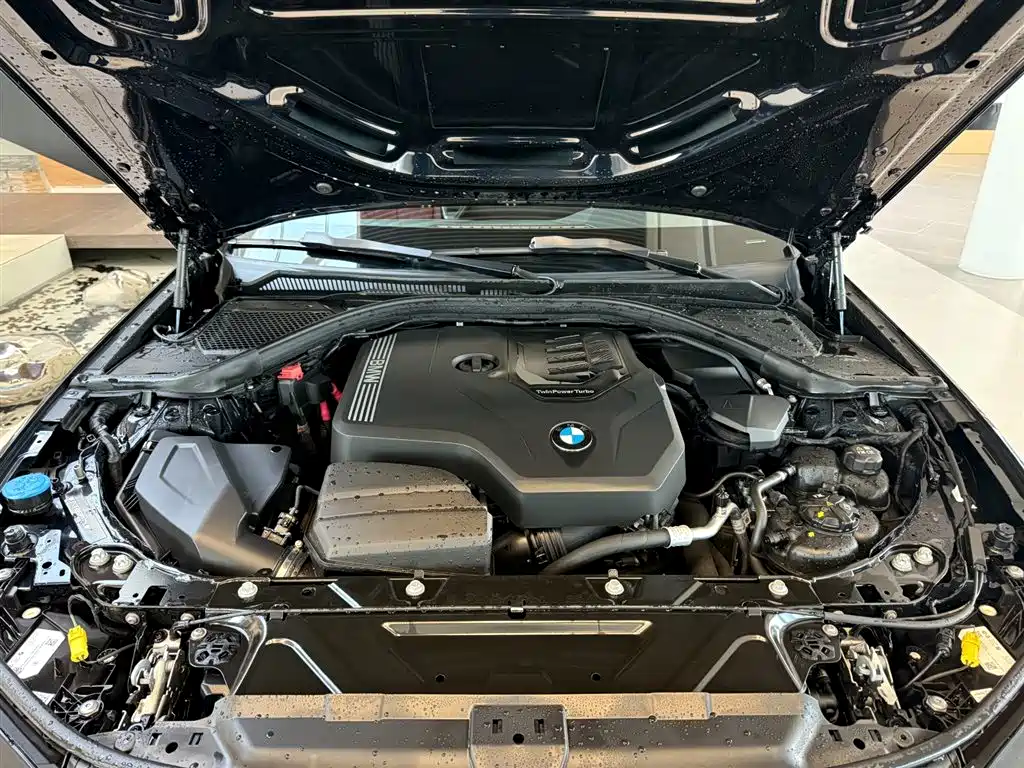 BMW 3 Series 2024 330Li M Sport Shadowline Package фото 13
