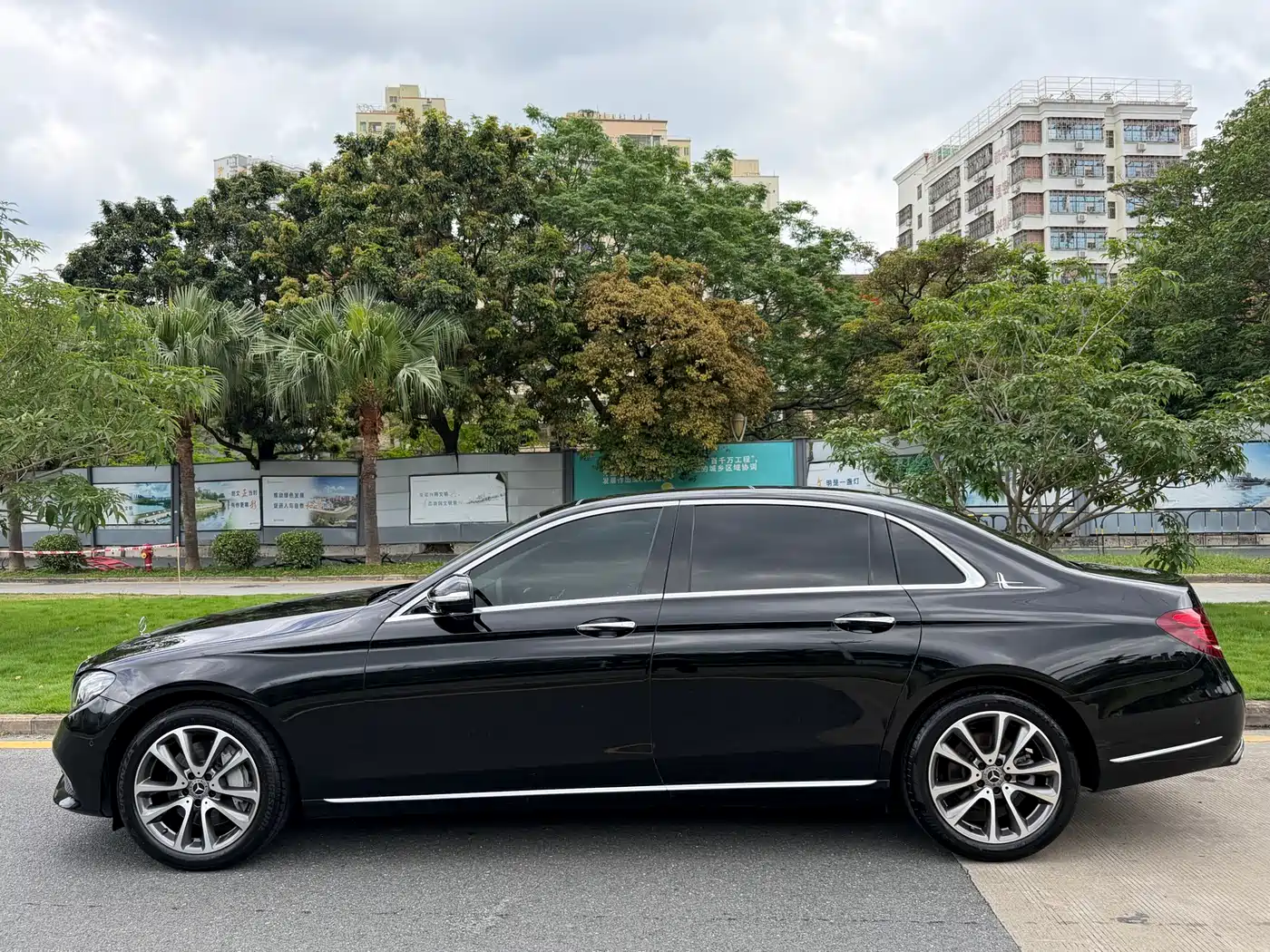 Mercedes-Benz E-Class 2017 E 300 L Luxury фото 7