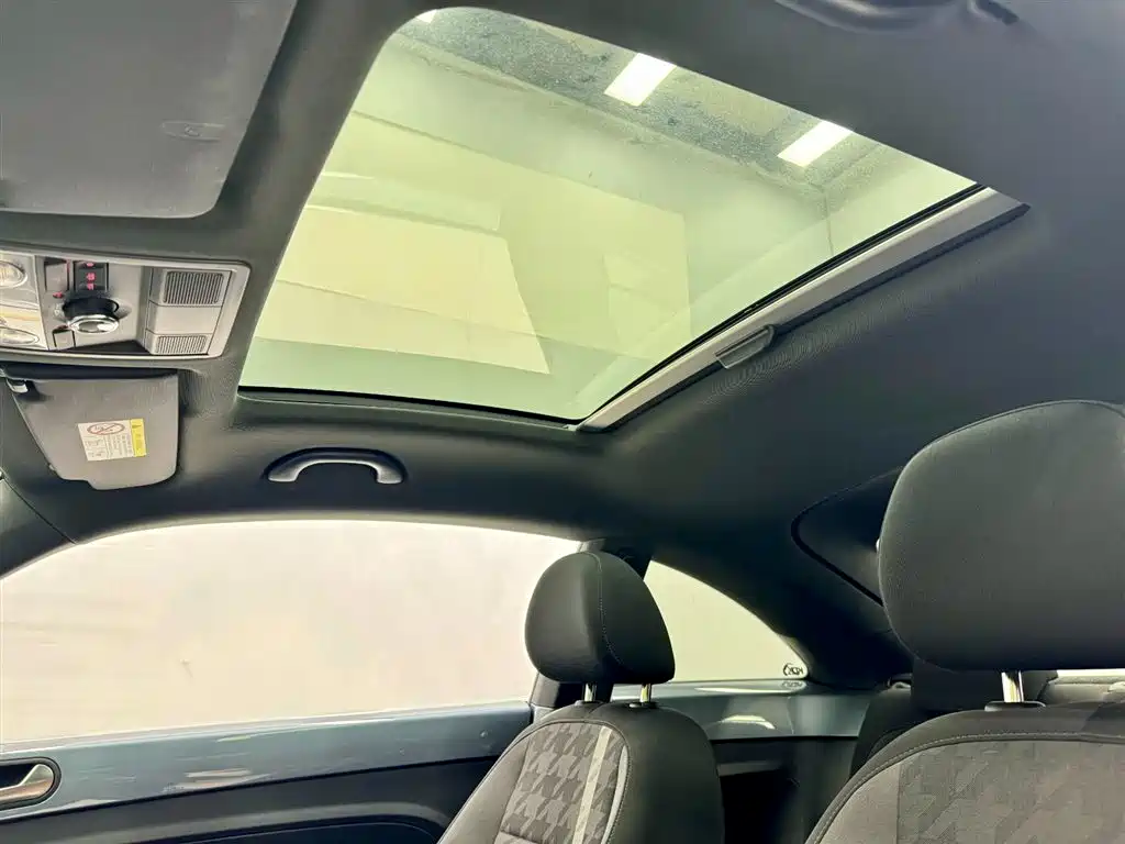 Volkswagen Beetle 2019 180TSI Classic Edition фото 16