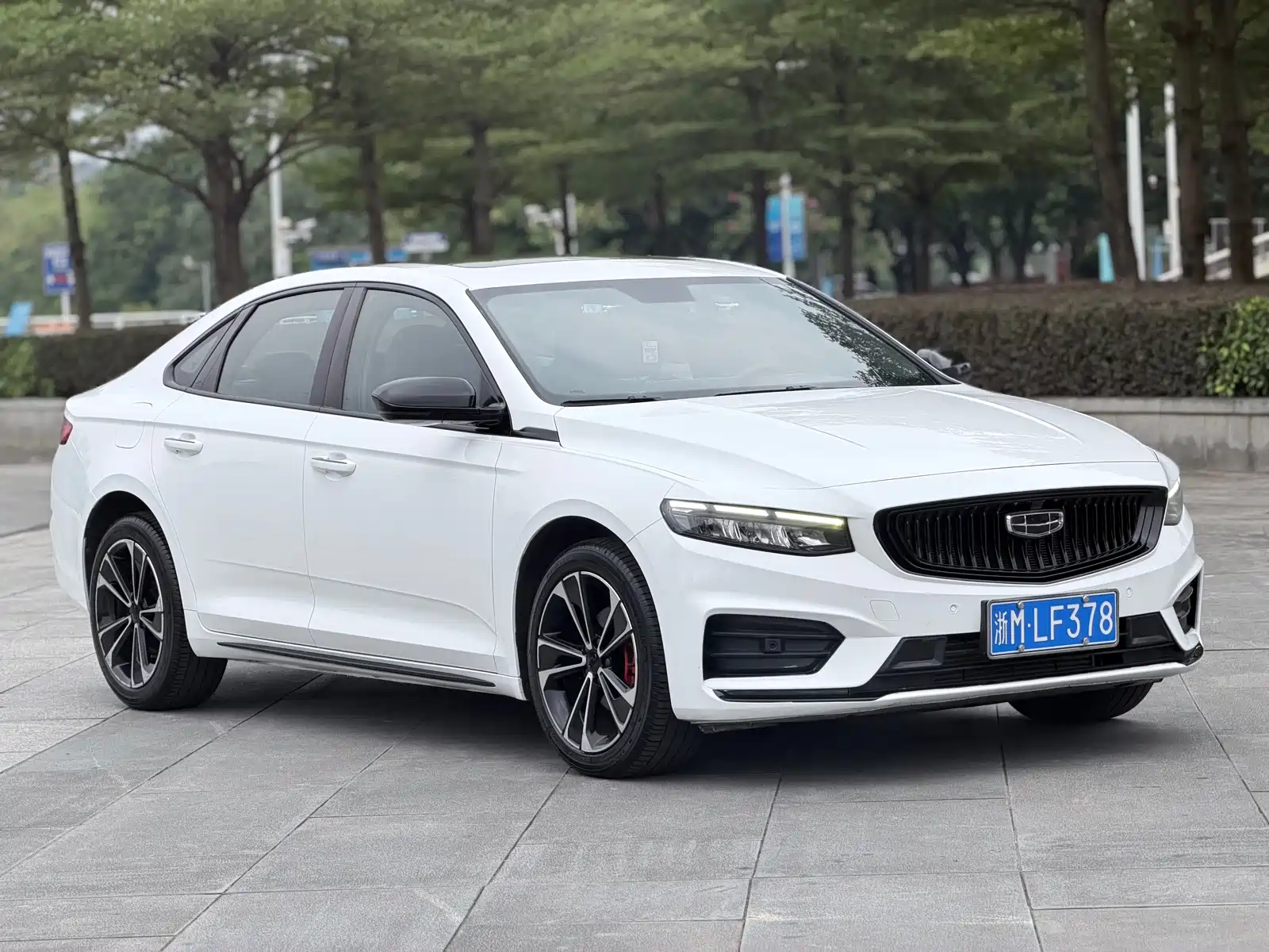 Фото 3 - Geely Preface