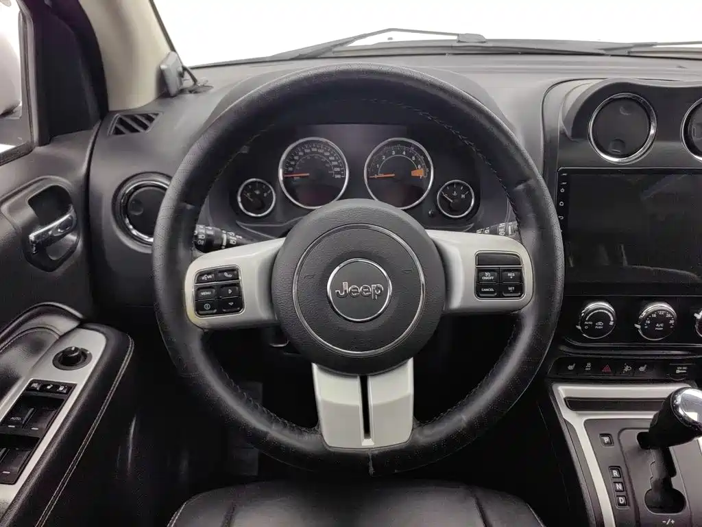 Фото 11 - Jeep Compass (Import)