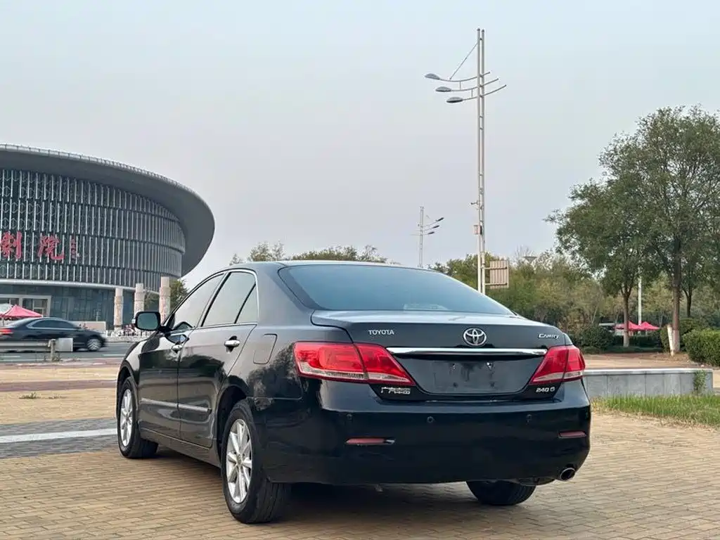 Photo 6 - Toyota Camry