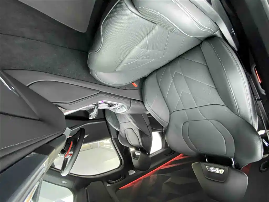 BMW XM 2023 Model Base фото 10