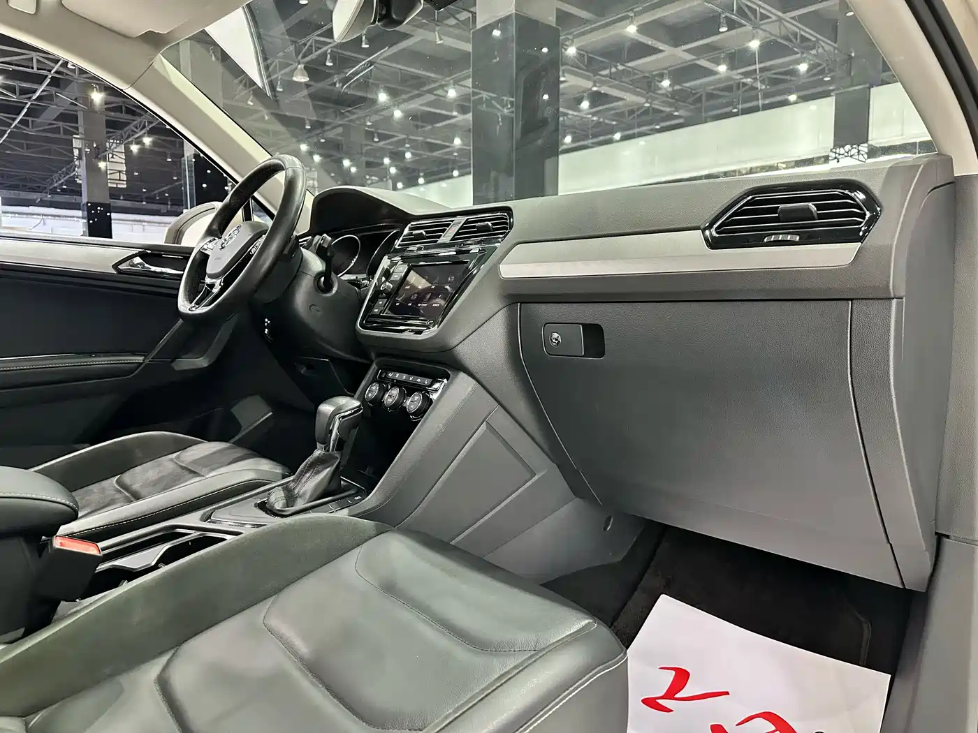 Volkswagen Tiguan L 2018 Facelift 330TSI Automatic 2WD Luxury Edition фото 12