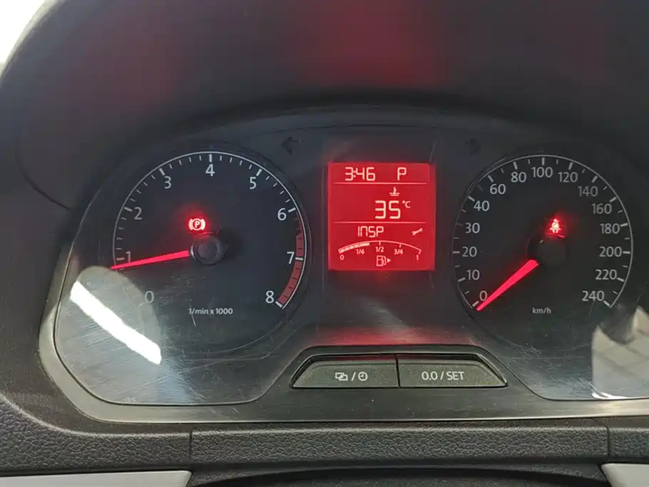 Volkswagen Jetta 2013 1.6L Automatic Comfort фото 14