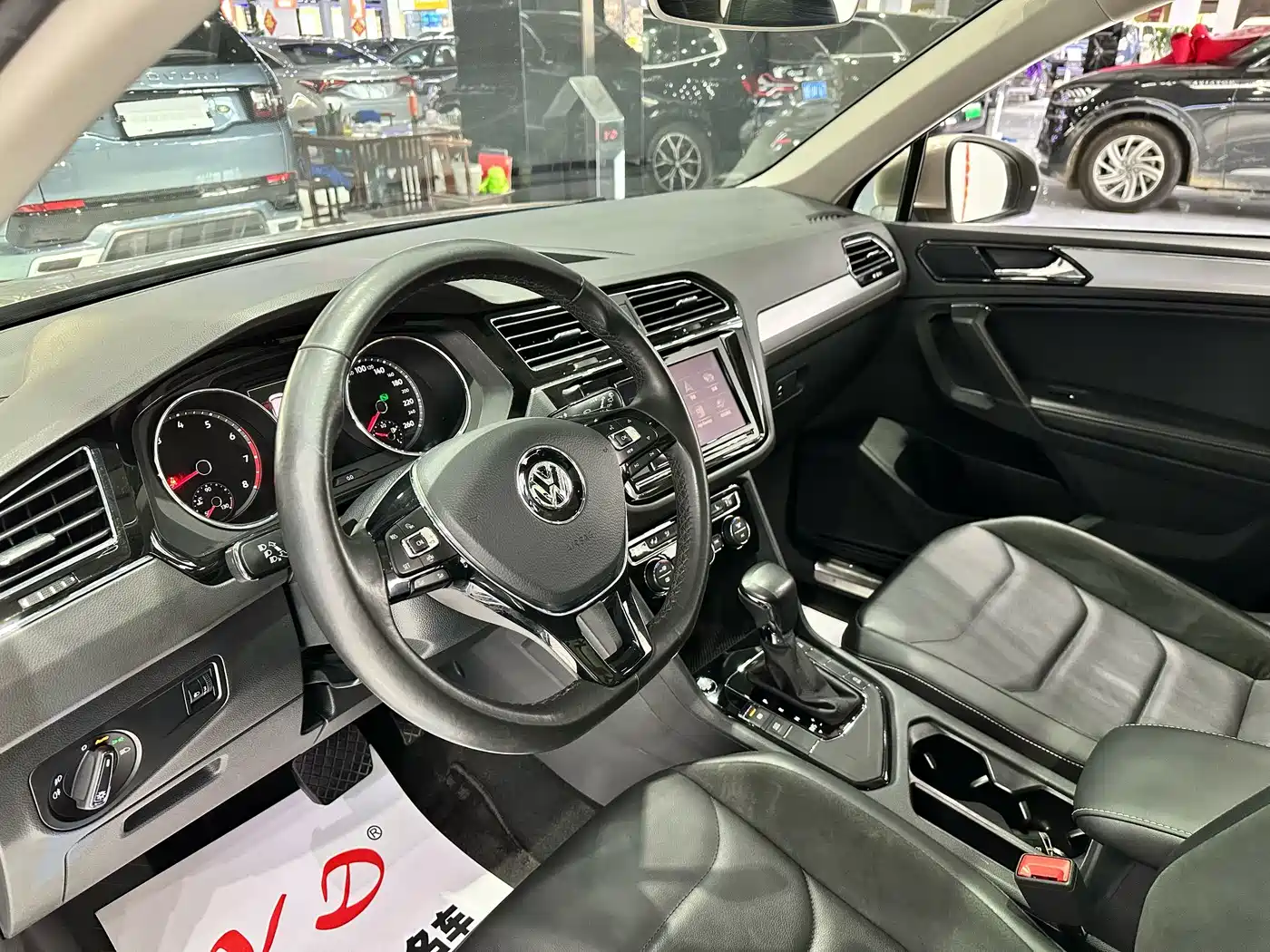 Volkswagen Tiguan L 2018 Facelift 330TSI Automatic 2WD Luxury Edition фото 5