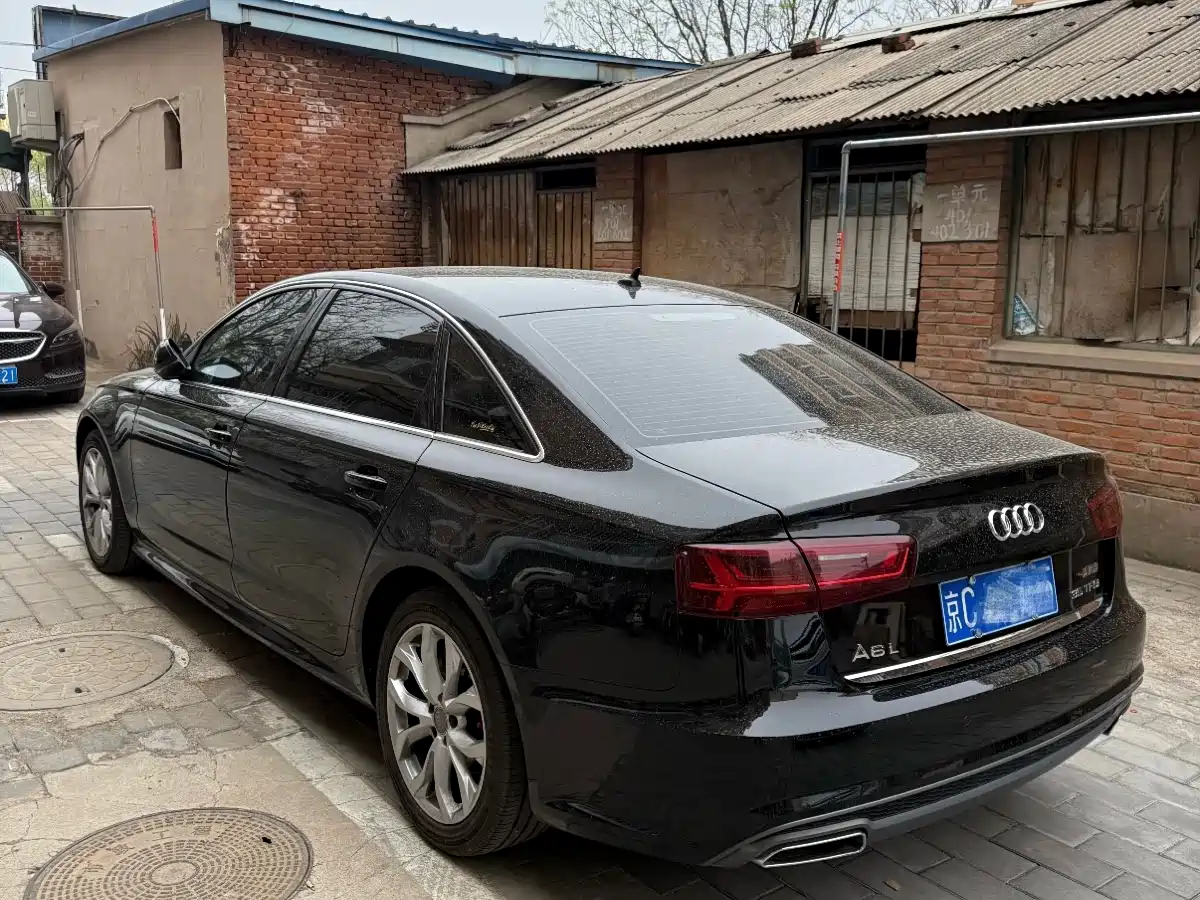 Audi A6L 2018 30th Anniversary 35 TFSI Fashion фото 2