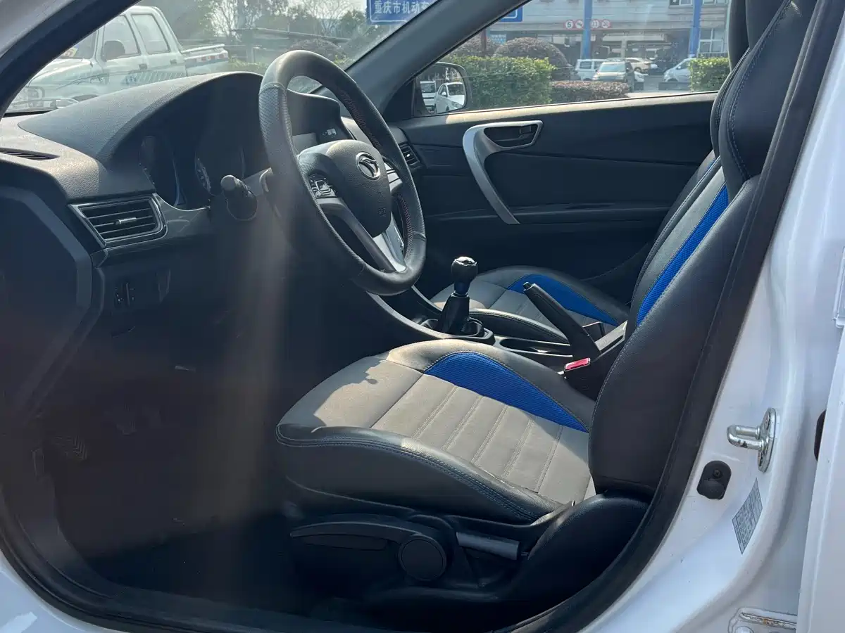 Soueast V5 Lingzhi 2015 2015 1.5L Manual Jazz Edition