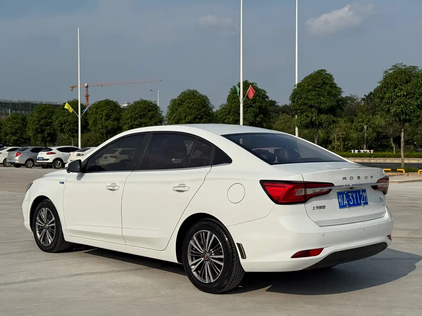 Roewe i5 2019 2019 1.5L Automatic 4G Connected LingHao Flagship Version