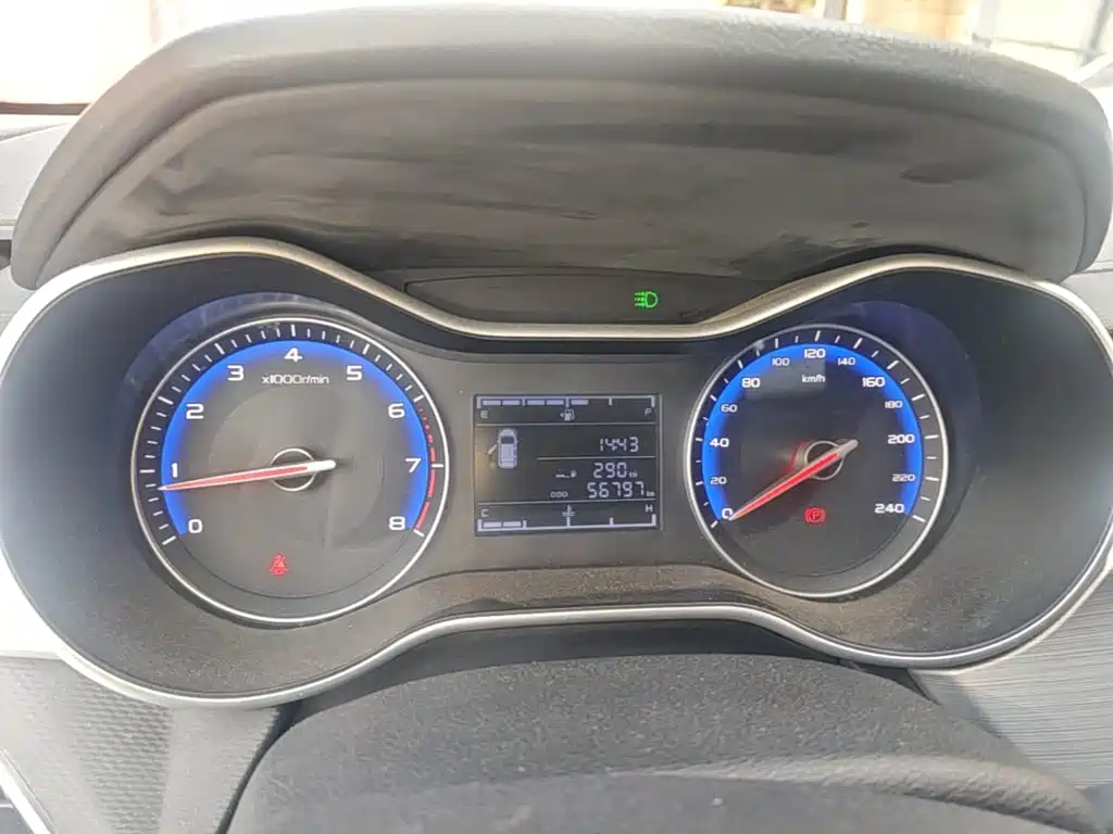 Фото 12 - Geely Vision