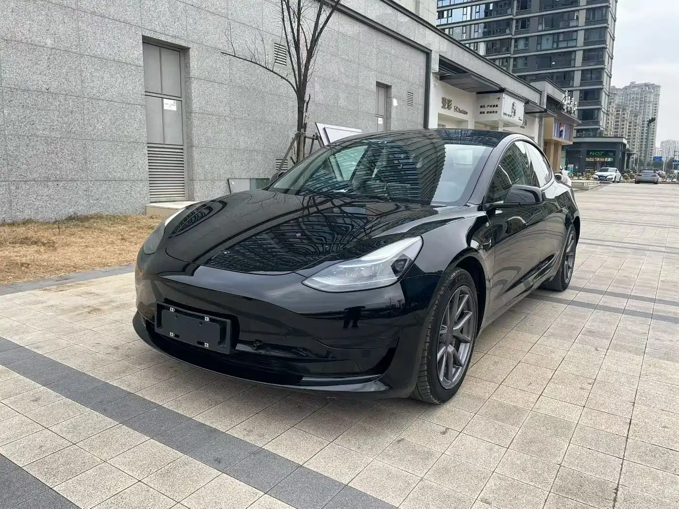 TESLA MODEL 3