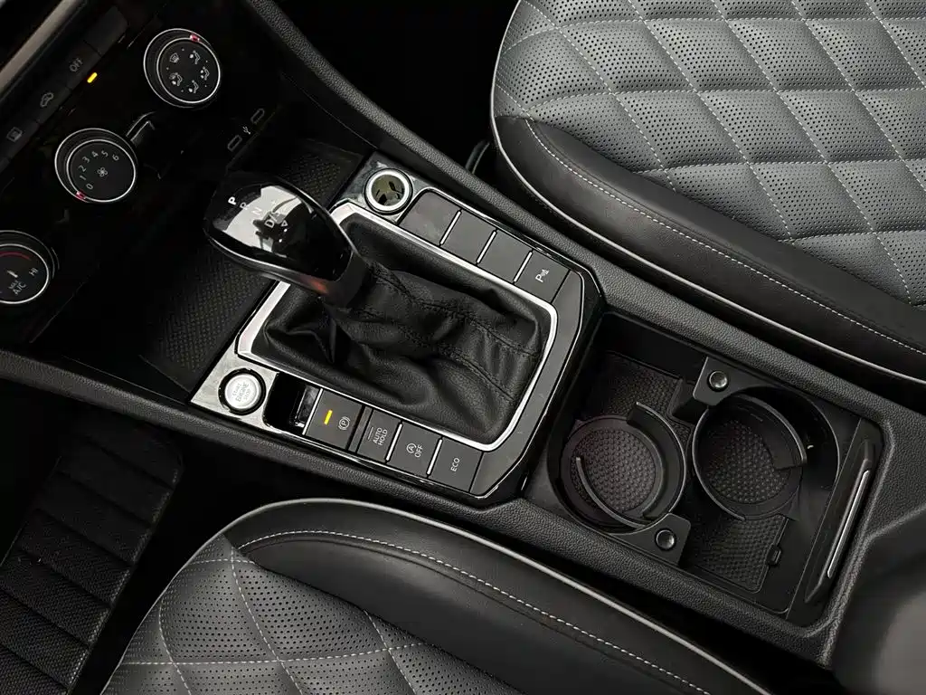 Volkswagen Sagitar 2023 300TSI DSG Surpassing Edition фото 14