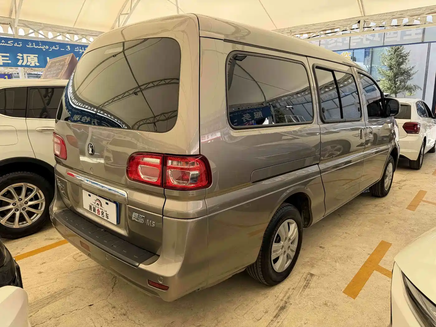 Dongfeng Fengxing Lingzhi 2023 2023 M5L 1.6L Basic 7-seater