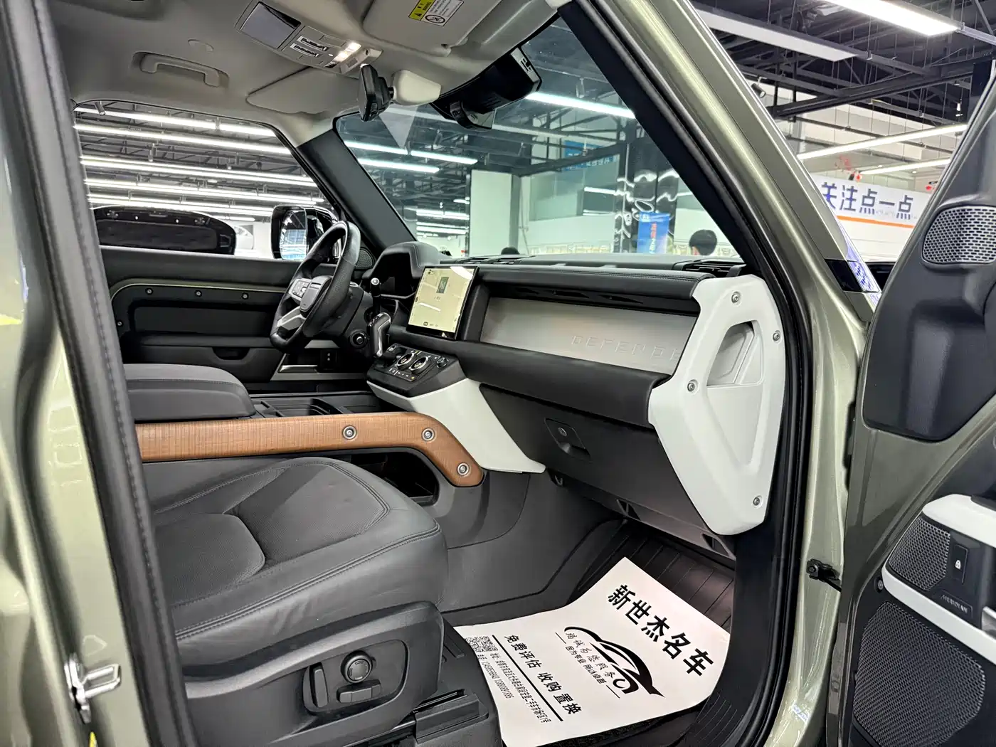 Land Rover Defender 2023 Facelift 110 3.0T P400 Dark Special Edition фото 10