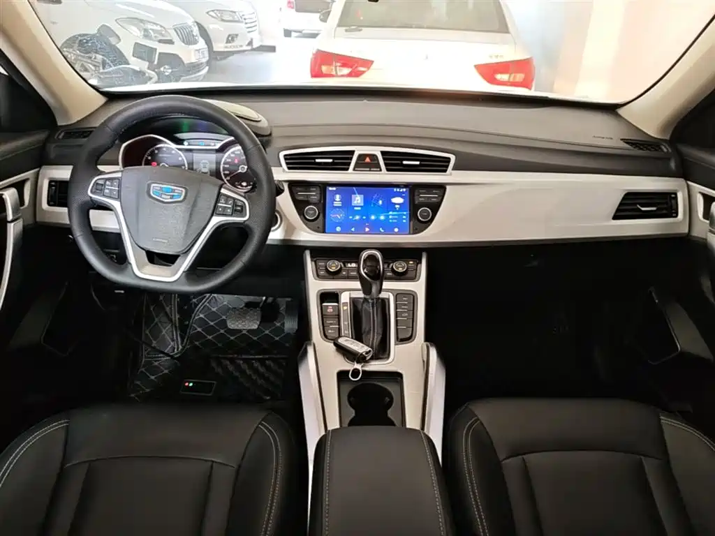 Фото 10 - Geely Atlas