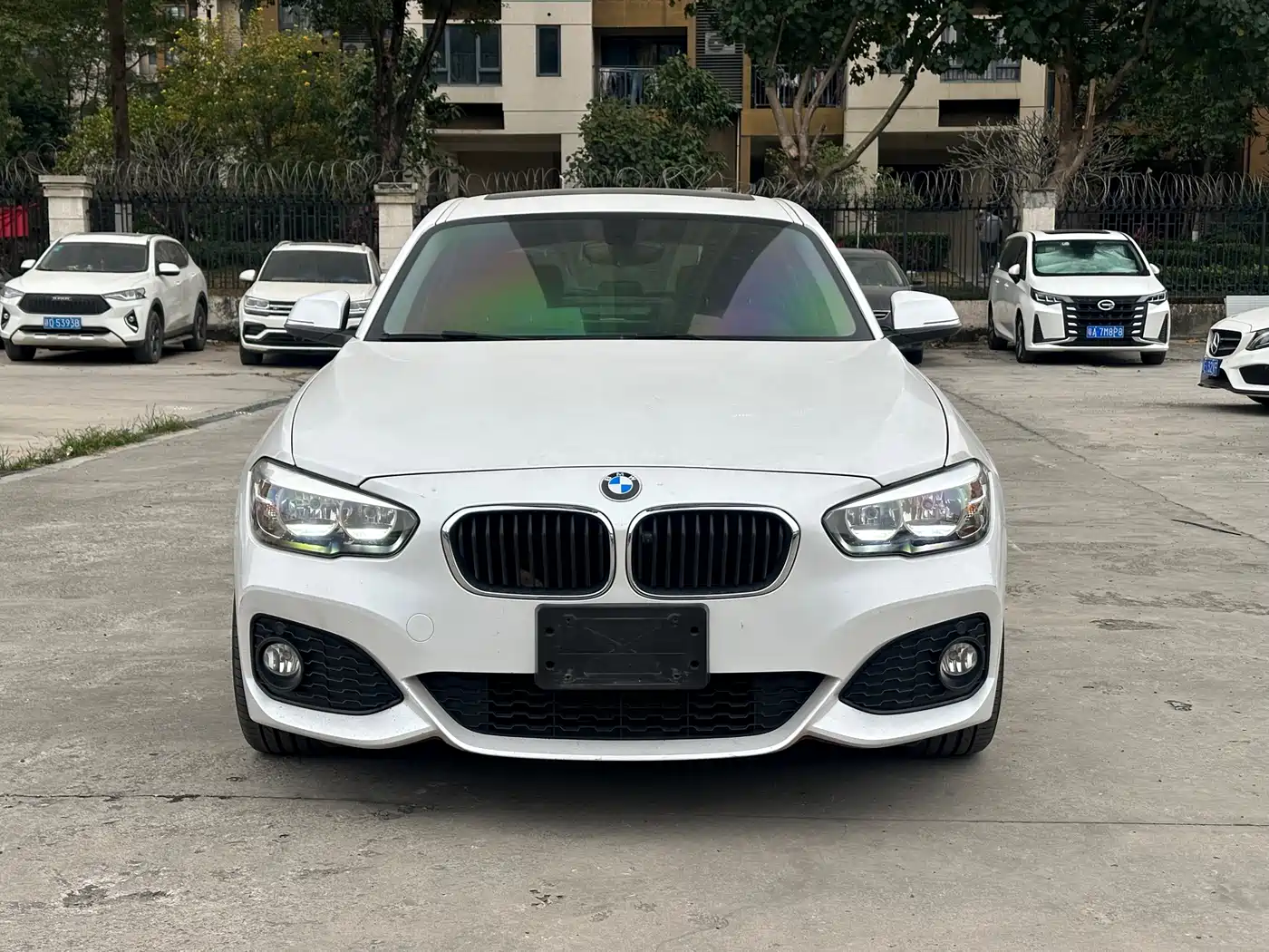 BMW 1 Series (Import) 2015 118i Leading фото 2