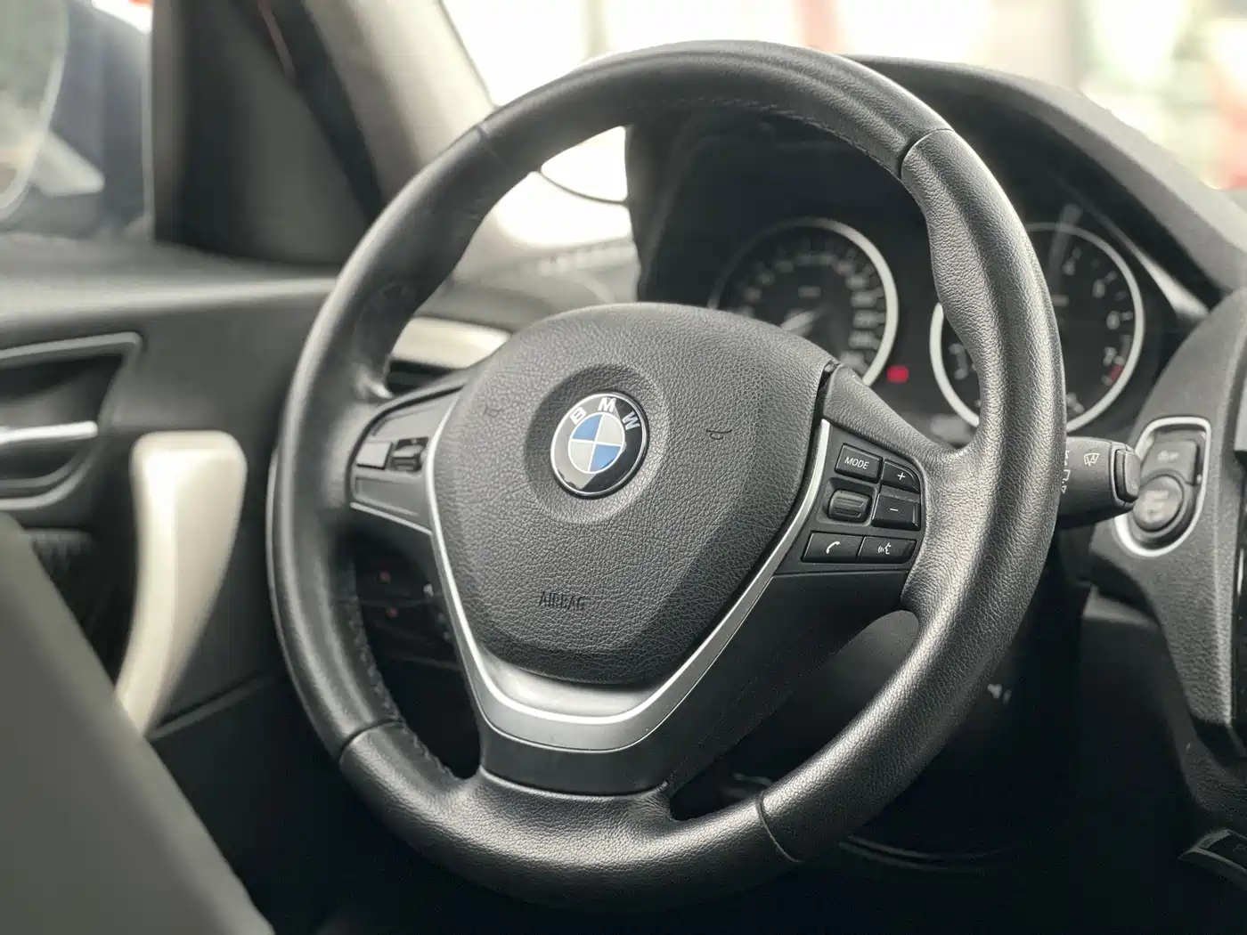 BMW 1 Series (Import) 2015 118i Leading фото 11