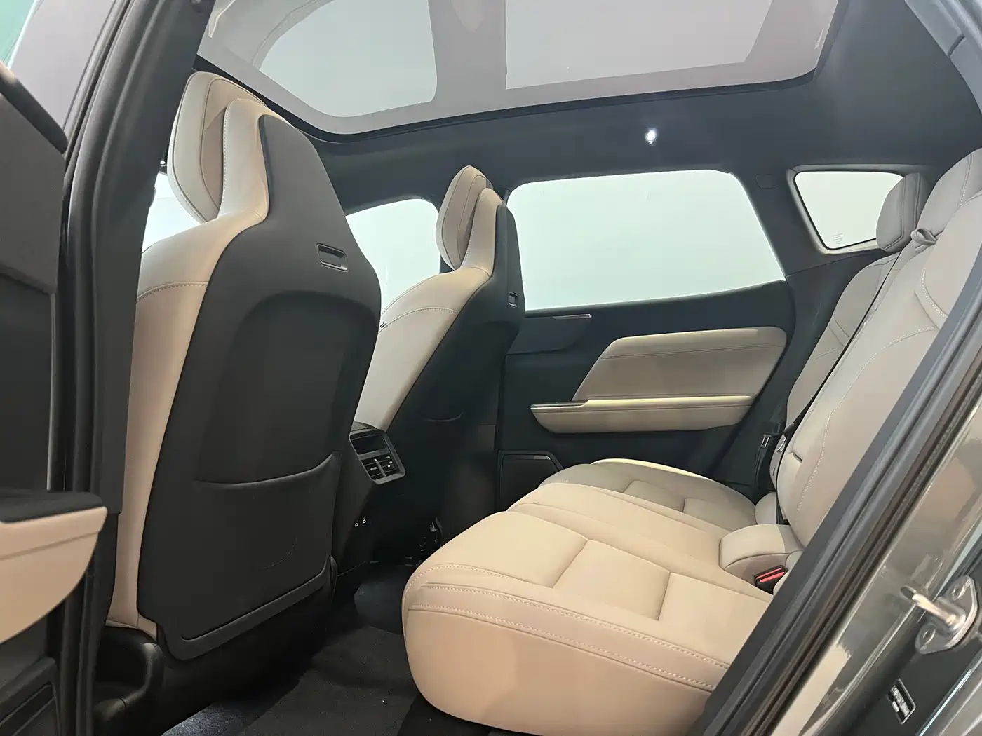VOLVO XC70 PLUG-IN HYBRID