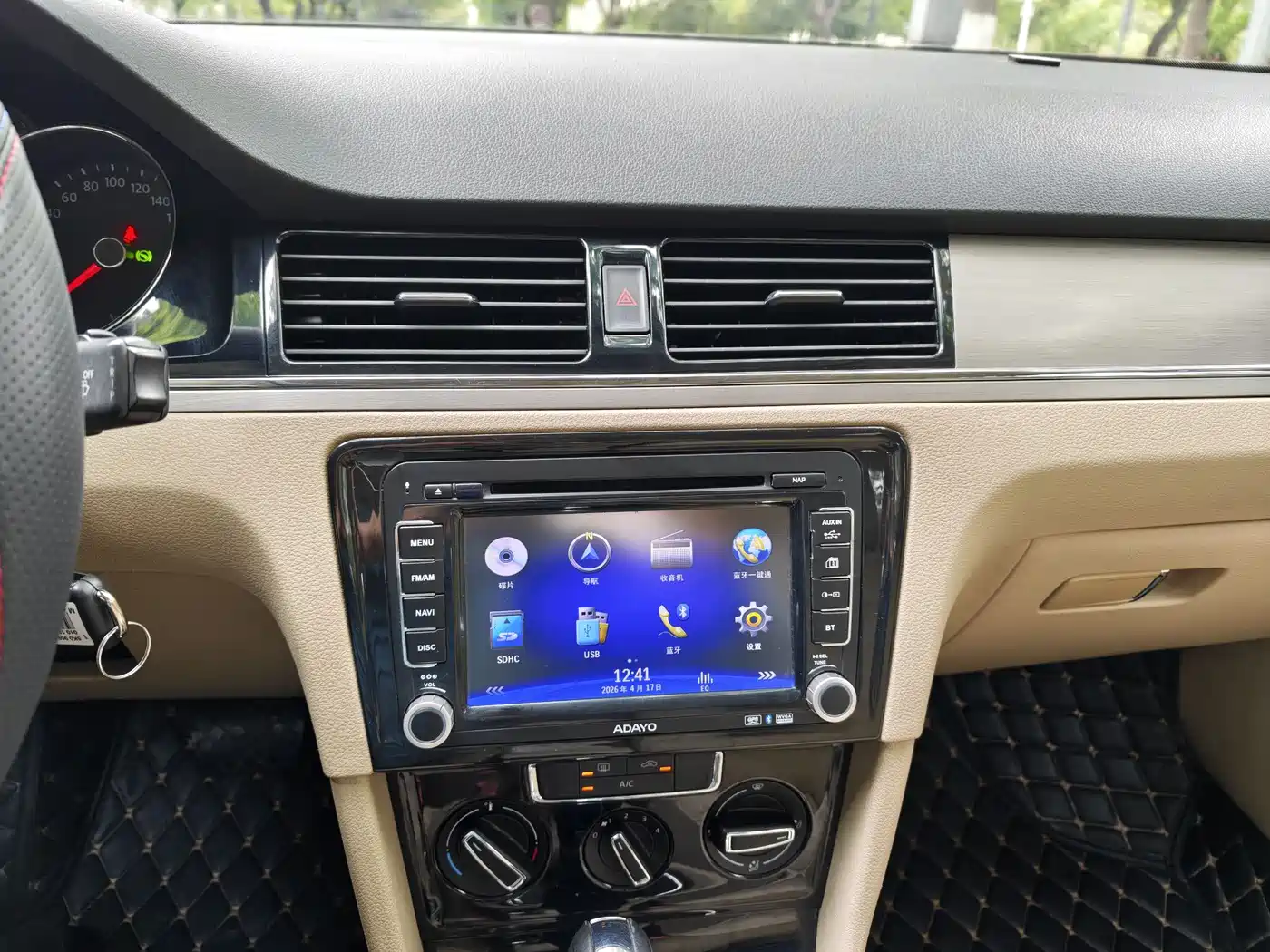 Volkswagen Bora 2014 1.6L Automatic Comfort Edition фото 12