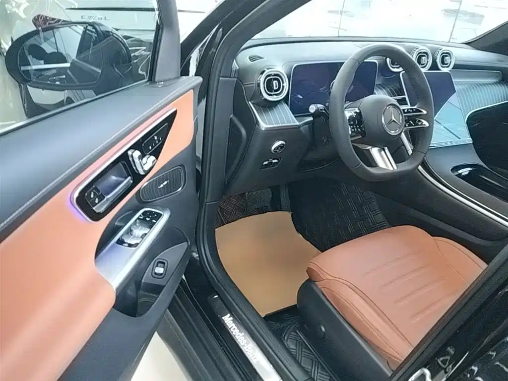Mercedes-Benz GLC 2023 GLC 260 L 4MATIC Luxury 5-Seater фото 16