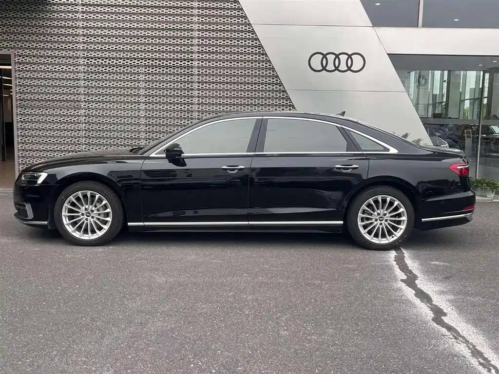 Audi A8 2021 A8L 50 TFSI quattro Comfort фото 4