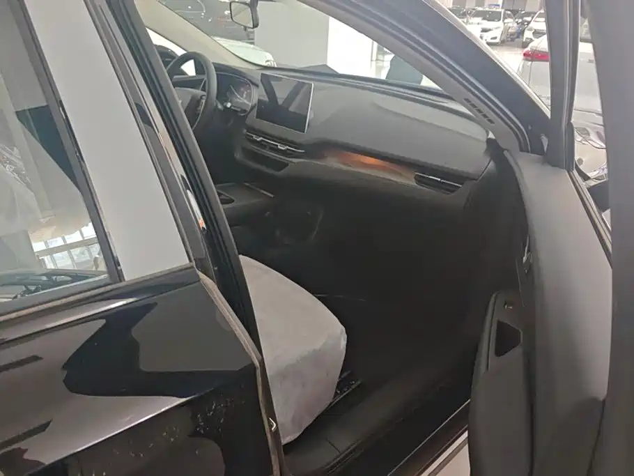 Hongqi E-QM5 2026 2025 610km PLUS