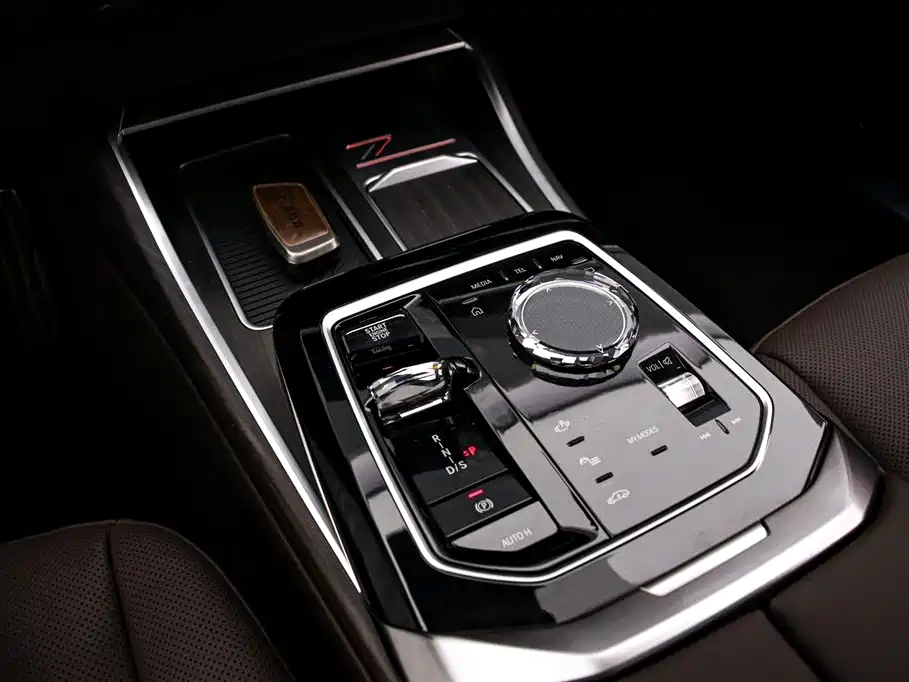 BMW 7 Series 2023 Model 735Li M Sport Package фото 9