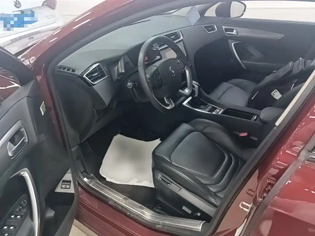 DS 5LS 2018 2018 30THP Premium Edition