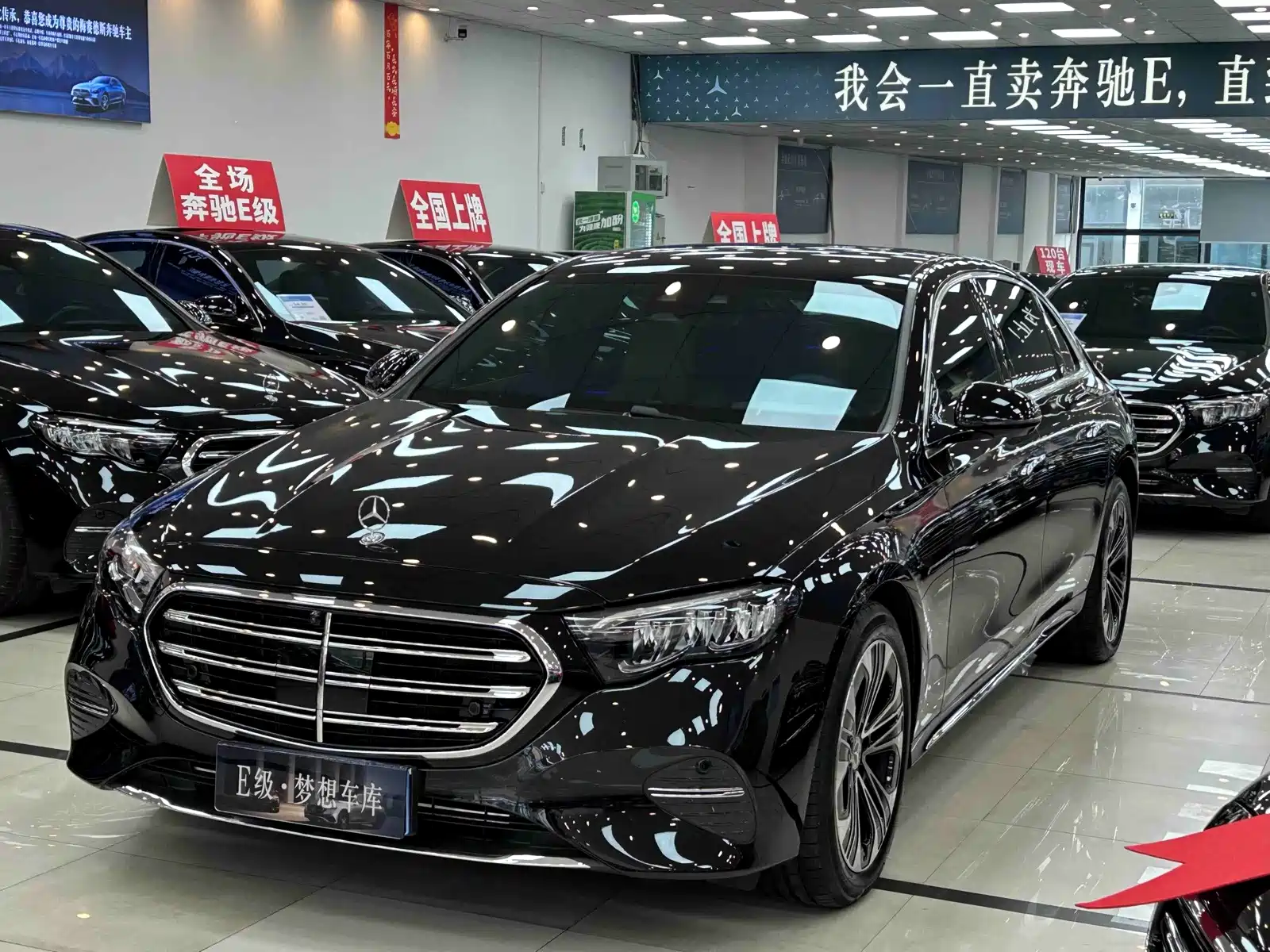 Фото 3 - Mercedes-Benz E-Class