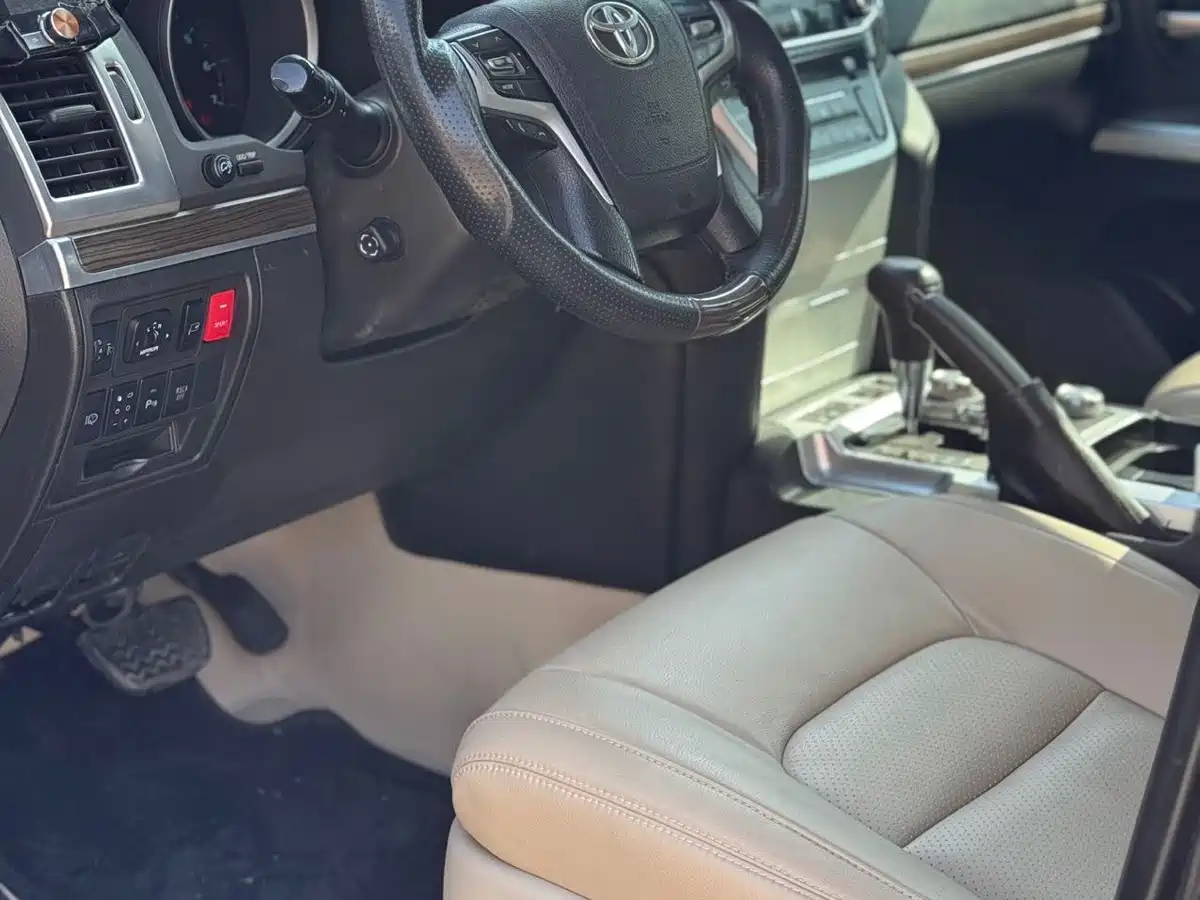 Toyota Land Cruiser 2012 2010 Model 4.7L Automatic VX