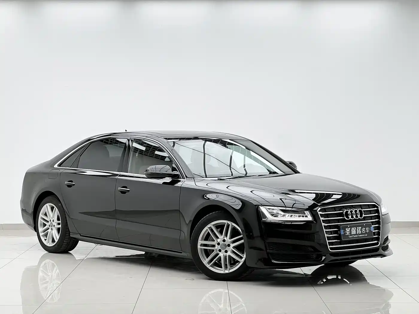 Фото 3 - Audi A8