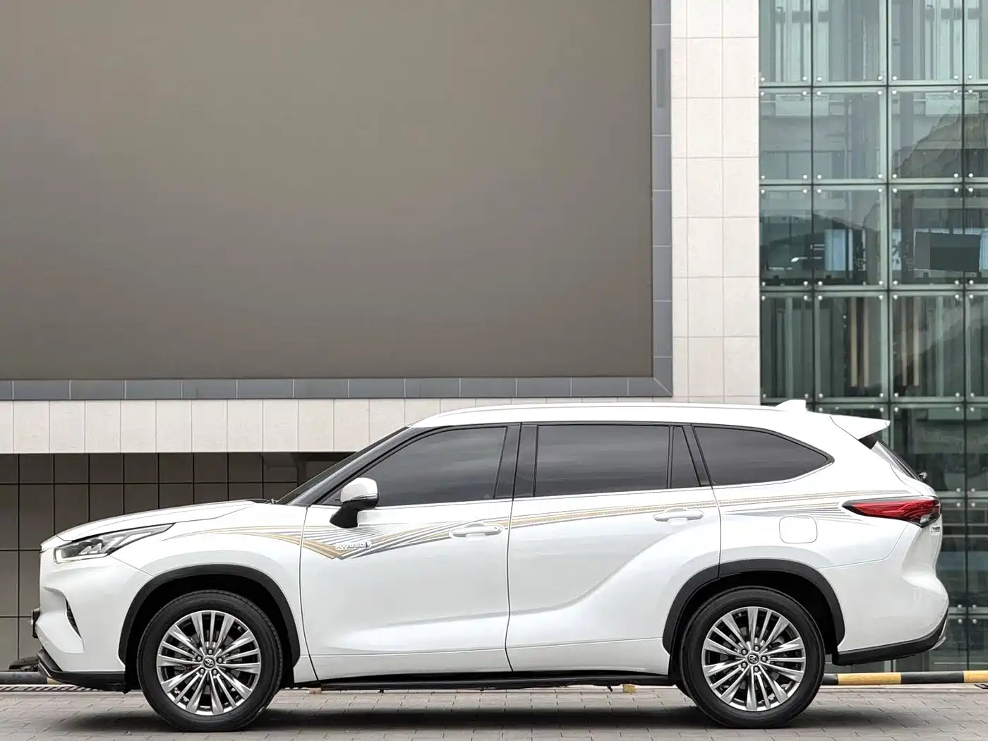 TOYOTA HIGHLANDER