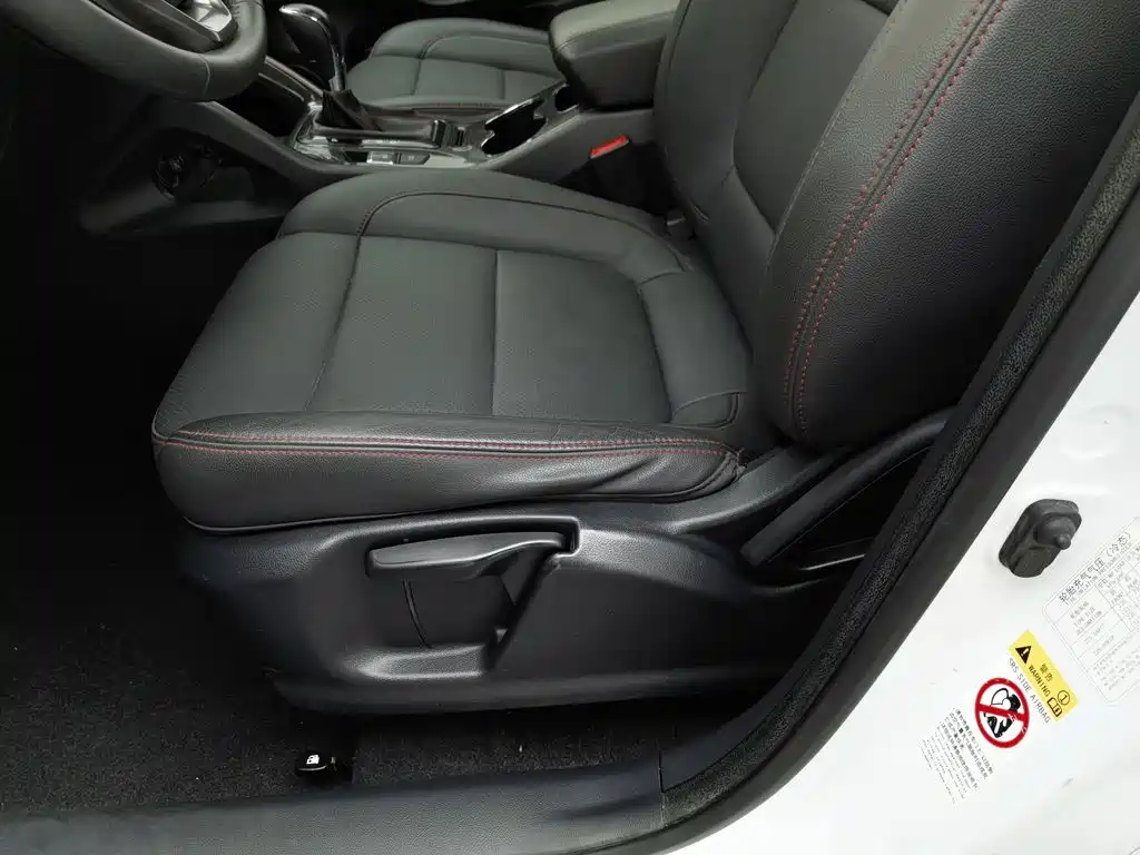 Фото 20 - Changan CS75