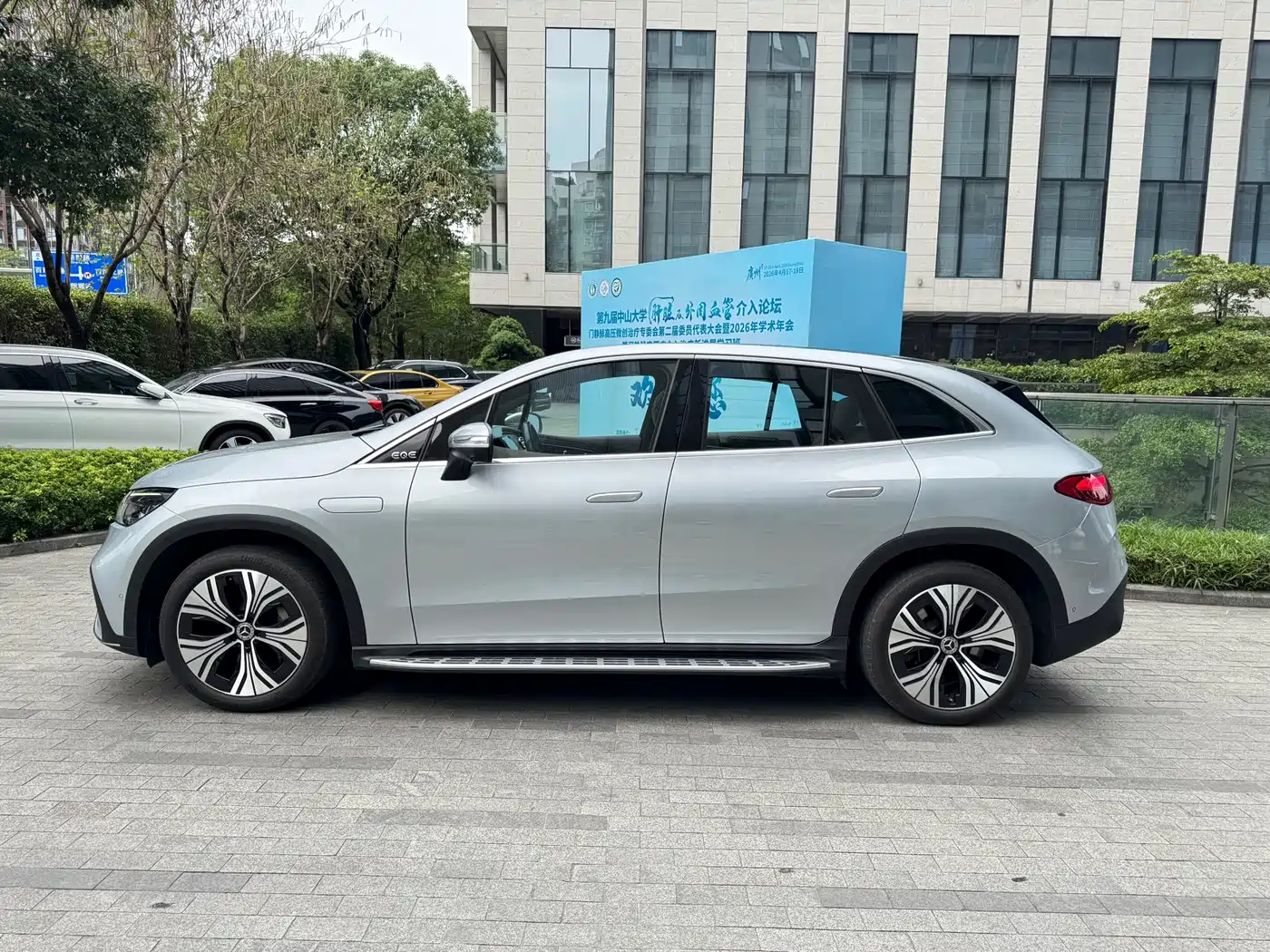 MERCEDES-BENZ EQE SUV